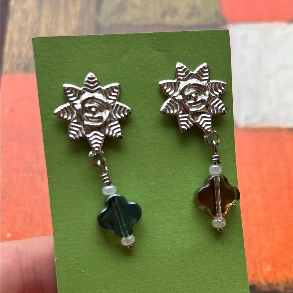 Unique dangle earrings - Picture 3 of 5